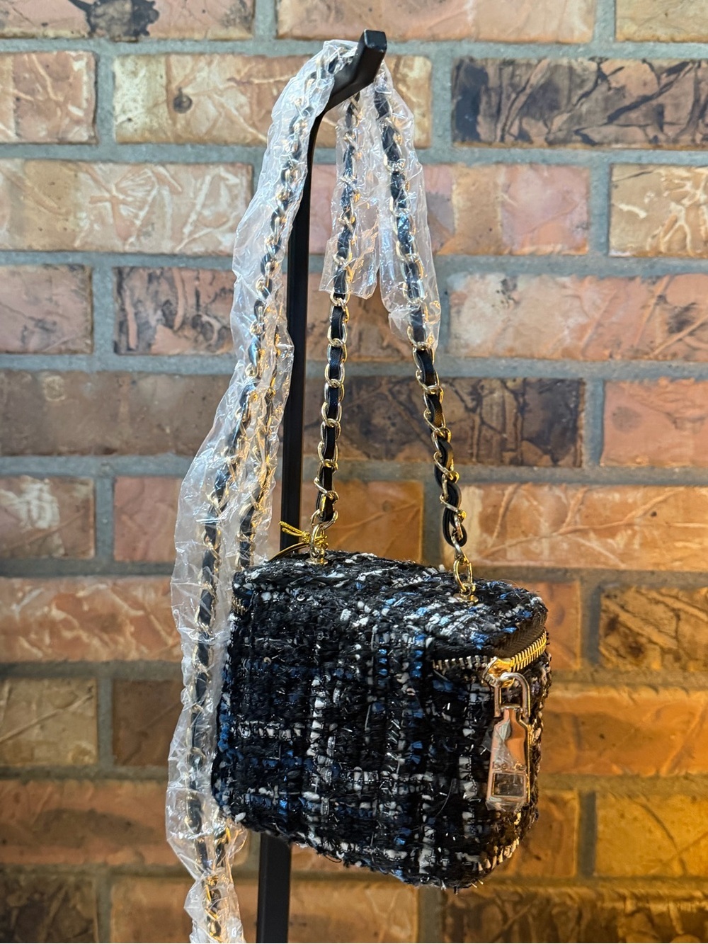 bebe Black and White Tweed Mini Crossbody with Gold Chain NWT MSRP $59 - Picture 2 of 6